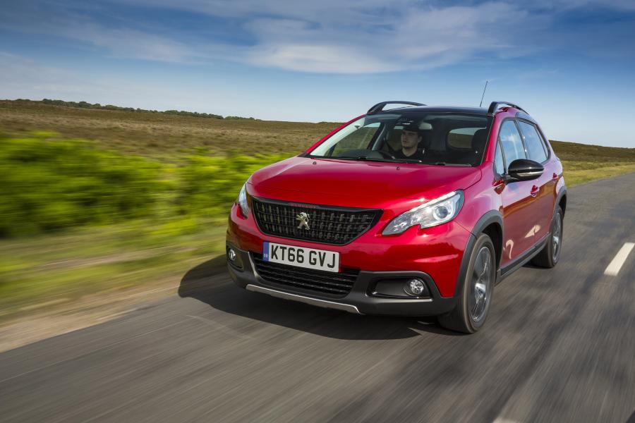  Peugeot 2008 GT Line 2016 года  (UK) (фото 3 из 12)